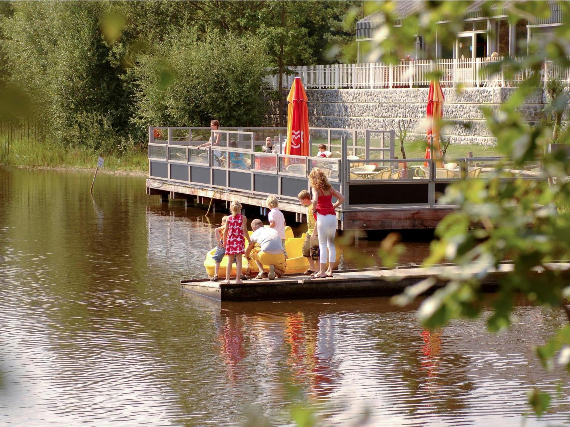 Modern Chalet With Two Bathrooms, On A Holiday Park, 12 Km From Eindhoven Mierlo Exterior photo